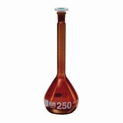 Volumetric flasks, DURAN<sup>&reg;</sup> amber glass, class A, USP, with PE stopper