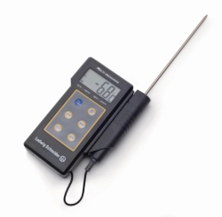 DIGITAL THERMOMETER TYPE 12200          