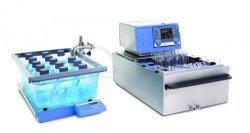 Temperature control systems with multipoint magnetic stirrer and plastic bath